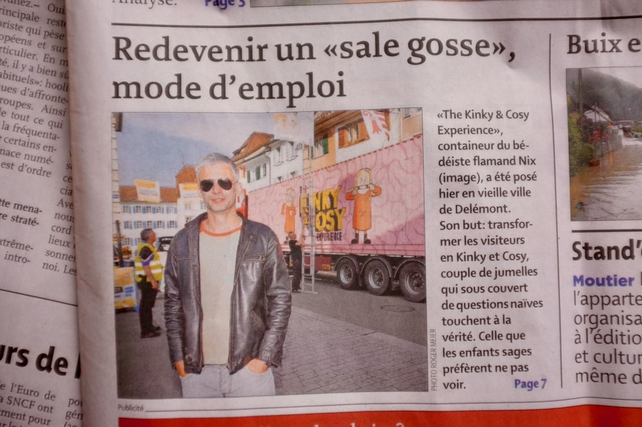 Le Quotidien Jurassien covering the arrival of the Kinky & Cosy Experience at DelémontBD Comic Festival.