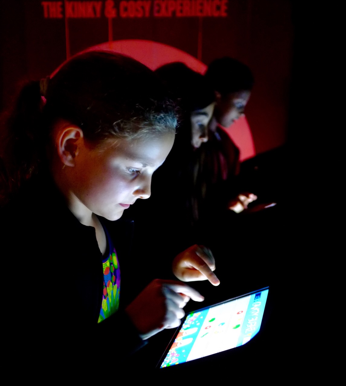 Young visitors training their new way of thinking as Kinky & Cosy in Room 3: the Lunapark!