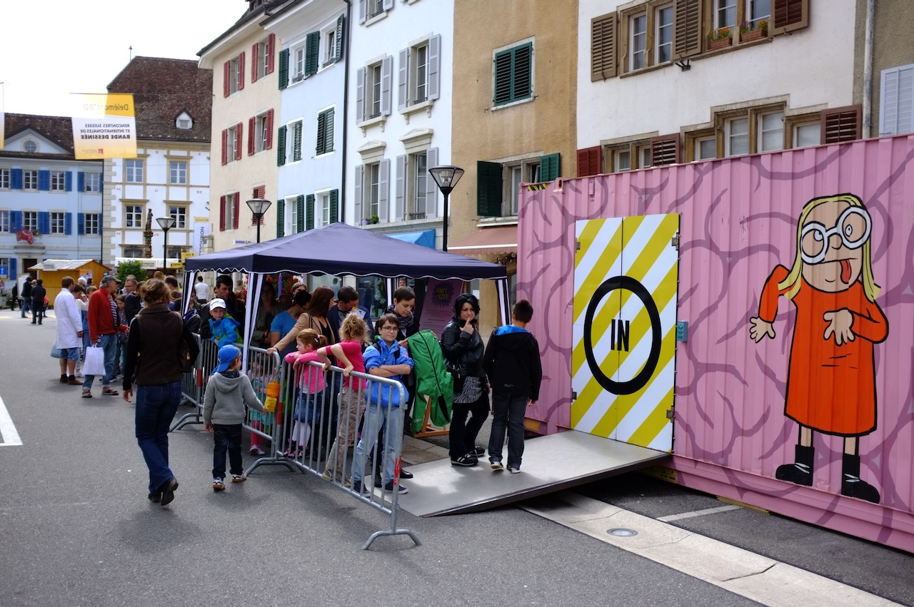 Long queues in Delémont (Switzerland). Every 5 minutes, 6 people enter the Kinky & Cosy Experience.