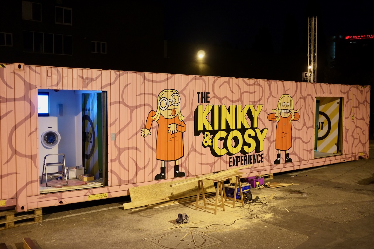 Maintenance of the container after closing time at the Boekenbeurs in Antwerp.